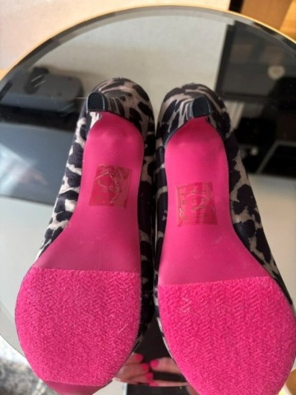 Leopard Print Pumps - Picture 2 of 4
